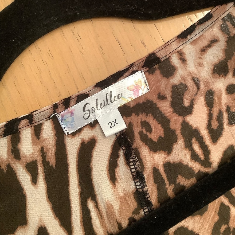 BEAUTIFUL 2X EMBELLISHED ANIMAL PRINT TOP, NWOT - Picture 5 of 5